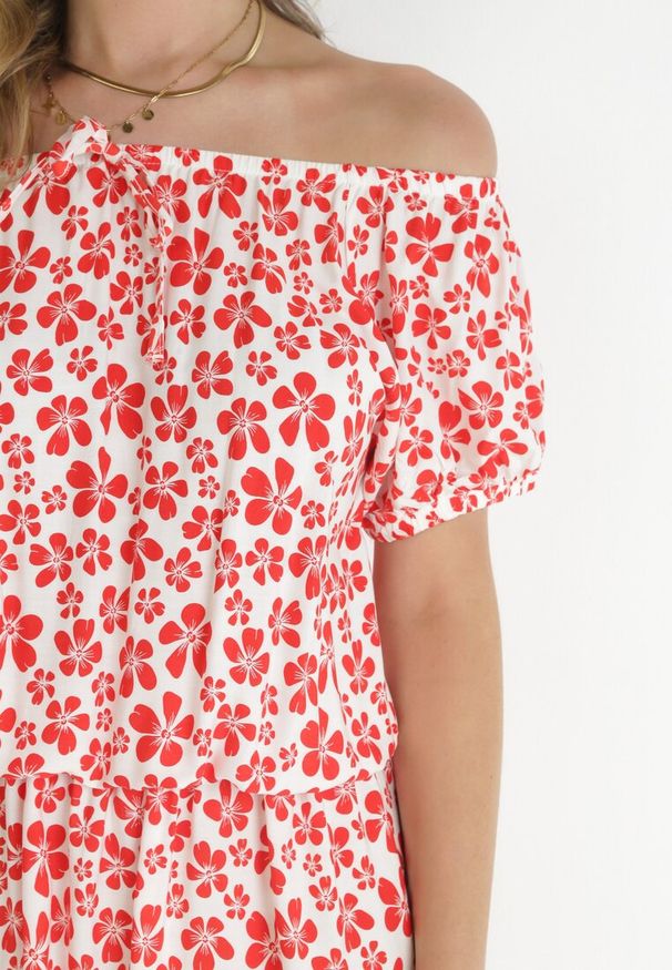 Born2be - Czerwona Rozkloszowana Sukienka Mini z Hiszpańskim Dekoltem i Gumką w Talii z Wiskozy Jassinta. Okazja: na co dzień. Kolor: czerwony. Materiał: wiskoza. Styl: casual. Długość: mini