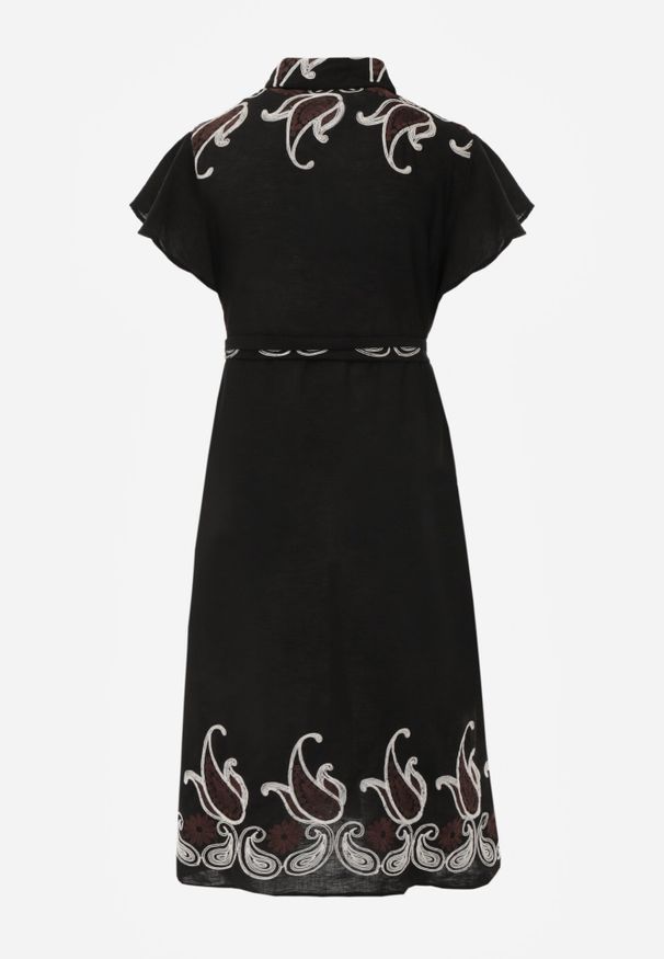 Born2be - Czarna Rozkloszowana Sukienka Koszulowa z Wiskozy z Haftem i Wiązanym Paskiem Adellis. Okazja: na co dzień. Kolekcja: plus size. Kolor: czarny. Materiał: wiskoza. Wzór: haft. Sezon: lato. Typ sukienki: koszulowe. Styl: boho, casual
