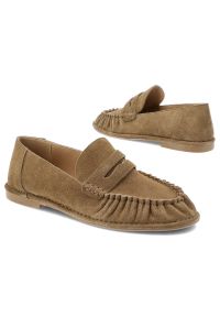 Mokasyny damskie S.Barski, cholewka ze skóry naturalnej zamszowej wsuwany fason z zabudowanym przodem na płaskiej podeszwie, brązowe, CR61-3108. Kolor: brązowy. Materiał: zamsz, skóra. Szerokość cholewki: normalna. Obcas: na płaskiej podeszwie #4