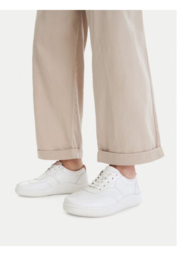 Lasocki Sneakersy CEO-WI16-CINDA-01 Biały. Kolor: biały. Materiał: skóra