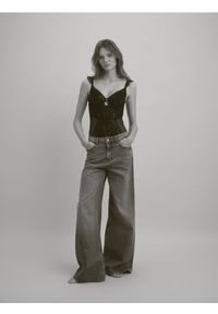 Reserved - Siateczkowe body z haftem - czarny. Kolor: czarny. Wzór: haft #1