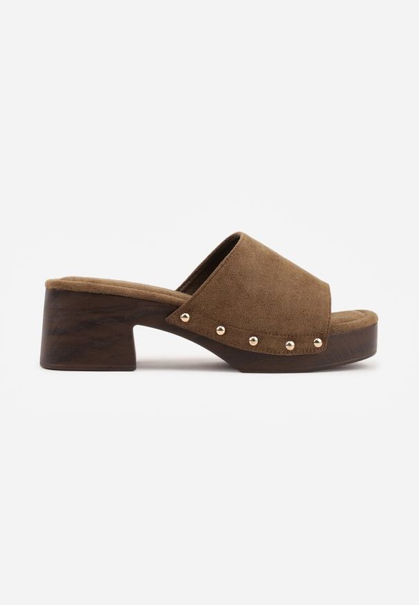 Renee - Zielone Klapki w Stylu Drewniaków z Nitami na Klockowym Obcasie Junikofa. Okazja: na co dzień. Kolor: zielony. Materiał: zamsz, koronka. Obcas: na obcasie. Styl: rockowy, casual. Wysokość obcasa: średni