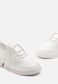 Born2be - Białe Sneakersy na Platformie z Ażurową Cholewką Luttia. Kolor: biały. Szerokość cholewki: normalna. Wzór: ażurowy. Obcas: na platformie #4