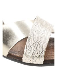 Sandały damskie Armodo, cholewka ze skóry naturalnej z kontrastowym plecionym paskiem o wzorzystym wykończeniu, złote, 40141. Zapięcie: pasek. Kolor: złoty. Materiał: skóra #4