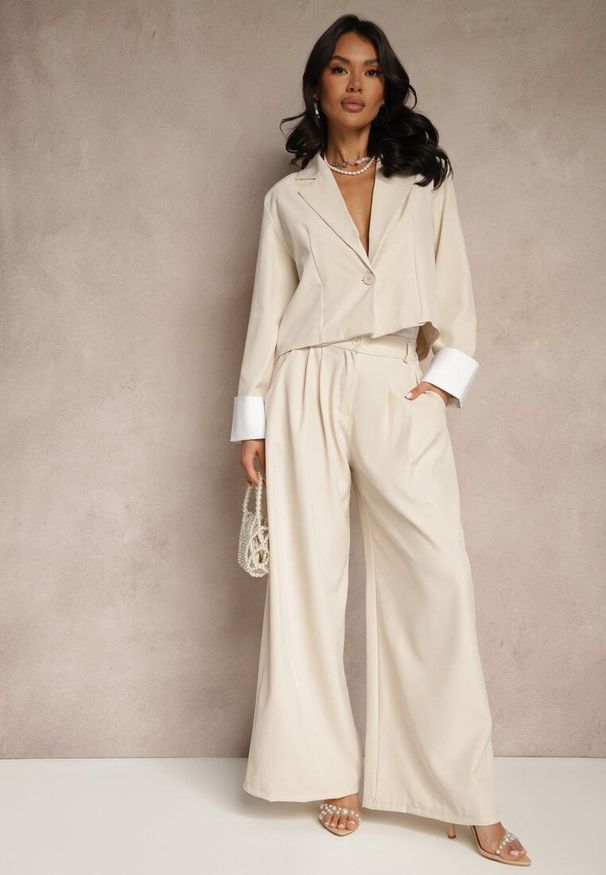 Renee - Beżowy Garniturowy Komplet Marynarka i Spodnie z Kontrastującymi Zdobieniami Davirielle. Kolor: beżowy. Wzór: aplikacja