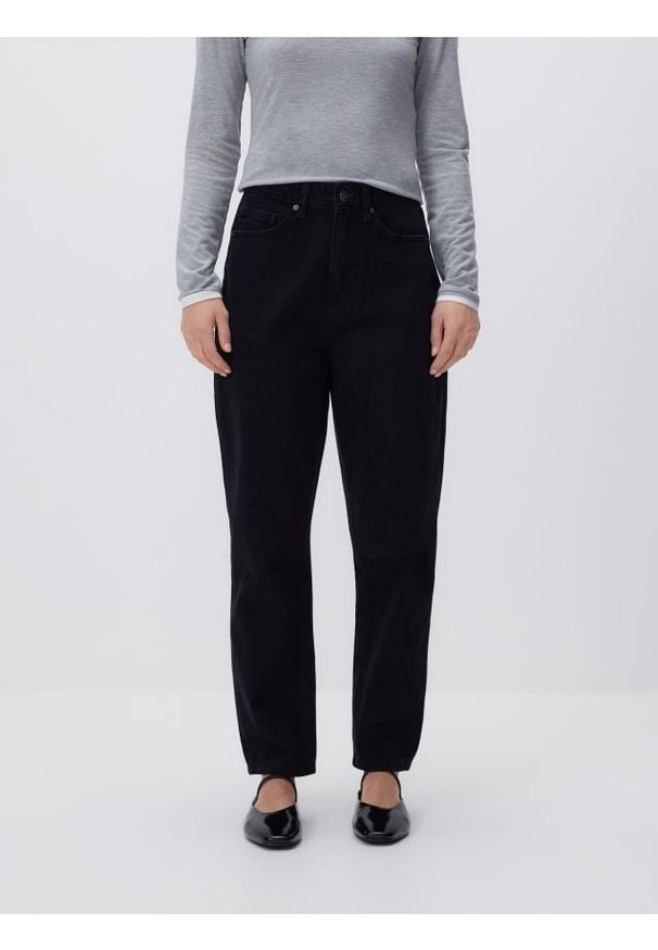 Reserved - Jeansy mom fit - czarny. Kolor: czarny