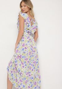 Born2be - Fioletowa Zwiewna Sukienka z Falbankami i Kwiatowym Wzorem Zenivia. Typ kołnierza: kołnierz z falbankami. Kolor: fioletowy. Materiał: tkanina. Wzór: kwiaty. Sezon: lato #6