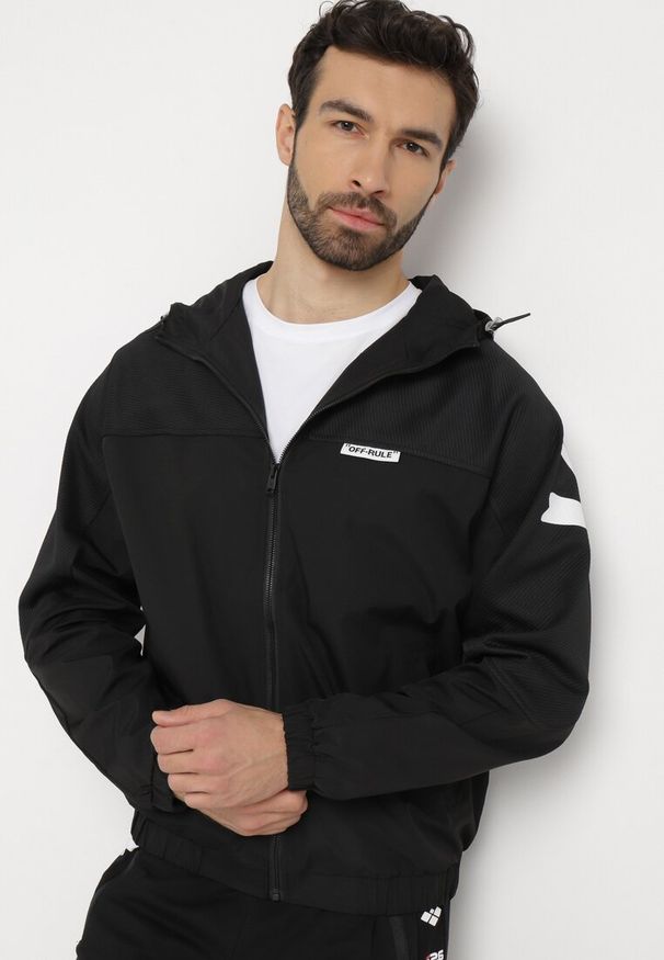 Born2be - Czarna Kurtka z Kapturem i Suwakiem oraz Ozdobnym Nadrukiem Valanthei. Typ kołnierza: kaptur. Kolor: czarny. Wzór: nadruk. Styl: elegancki