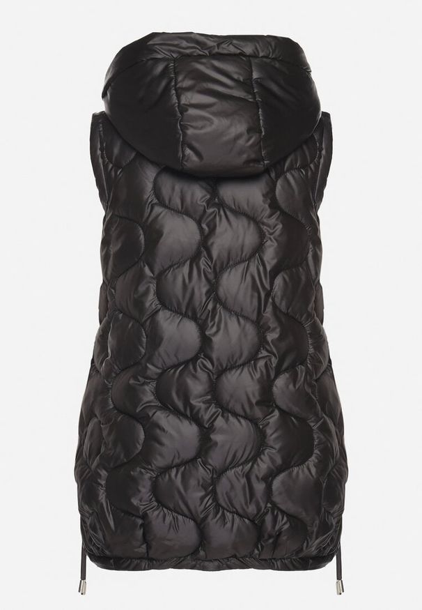 Born2be - Czarna Kamizelka Pikowana z Odpinanym Kapturem Vilzeki. Okazja: na co dzień. Kolor: czarny. Materiał: jeans. Styl: klasyczny, elegancki, casual