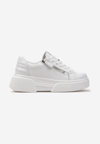 Born2be - Białe Sneakersy ze Skóry Naturalnej na Platformie Ozdobione Suwakiem Jugeria. Okazja: na co dzień. Kolor: biały. Materiał: skóra. Wzór: aplikacja. Obcas: na platformie #6