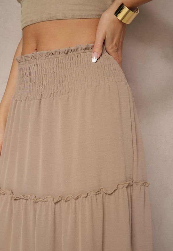 Renee - Beżowa Rozkloszowana Spódnica z Gumką w Talii Zdobiona Falbanami Dovinelle. Okazja: na co dzień. Kolor: beżowy. Wzór: aplikacja. Styl: elegancki, casual