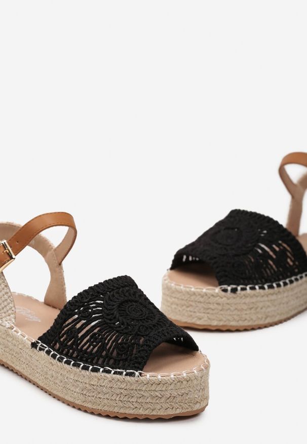 Renee - Czarne Sandały Espadryle z Plecionym Noskiem Peep Toe i Jutową Platformą Drelpa. Nosek buta: otwarty. Zapięcie: pasek. Kolor: czarny. Sezon: lato, wiosna. Obcas: na platformie. Styl: boho. Wysokość obcasa: średni