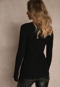 Renee - Czarny Golf z Tłoczonym Wzorem Ralinnea. Okazja: na co dzień. Typ kołnierza: golf. Kolor: czarny. Styl: casual, klasyczny
