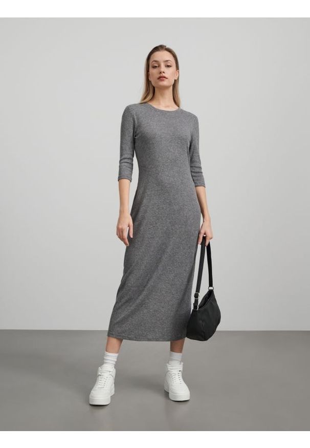 Sinsay - Sukienka midi - szary. Kolor: szary. Materiał: prążkowany, dzianina. Długość: midi