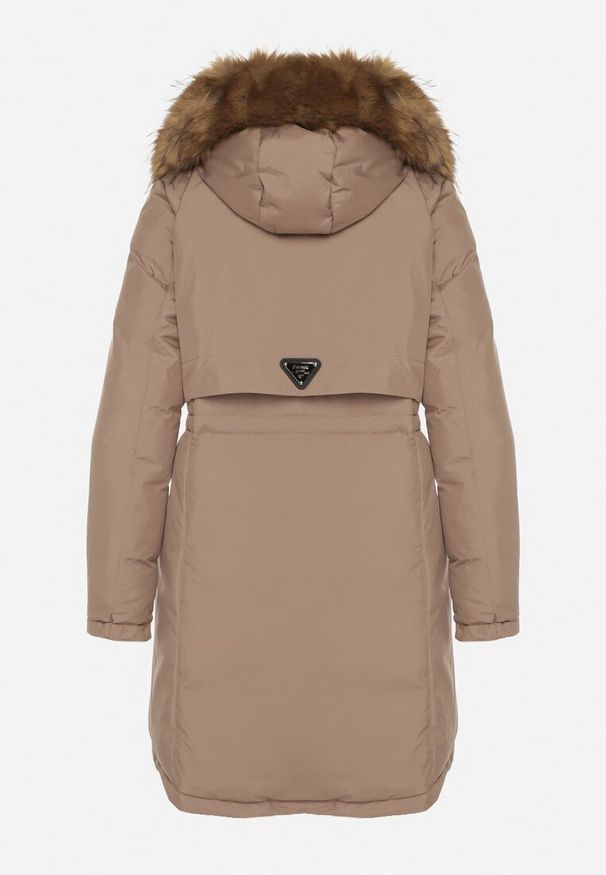 Born2be - Ciemnobeżowa Casualowa Kurtka Parka z Kapturem z Futerkiem Nallorea. Okazja: na co dzień. Typ kołnierza: kaptur. Kolor: beżowy. Materiał: futro. Styl: casual