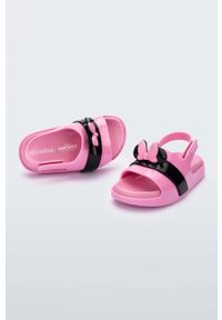 melissa - Melissa sandały dziecięce x Disney kolor różowy. Zapięcie: rzepy. Kolor: różowy. Materiał: guma, kauczuk. Wzór: motyw z bajki