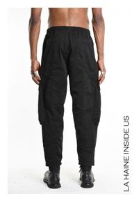 La Haine Inside Us Spodnie Cargo | 3P M1275 | Mężczyzna | Czarny. Okazja: na co dzień. Kolor: czarny. Materiał: bawełna, elastan. Długość: długie. Wzór: aplikacja. Sezon: lato. Styl: casual, klasyczny, elegancki #7