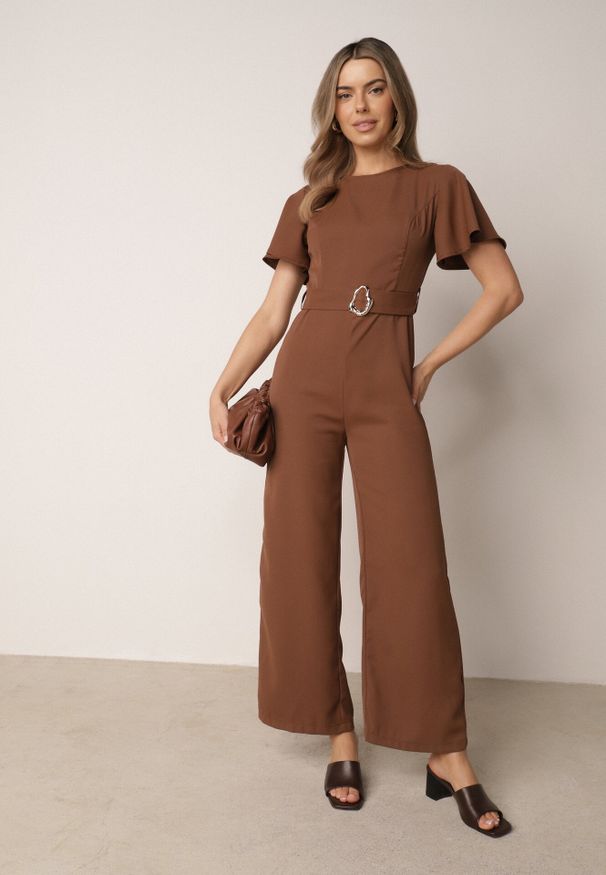 Born2be - Brązowy Kombinezon VICES z Paskiem i Geometryczną Klamrą Elinassa. Okazja: do pracy. Kolor: brązowy. Wzór: geometria. Styl: elegancki