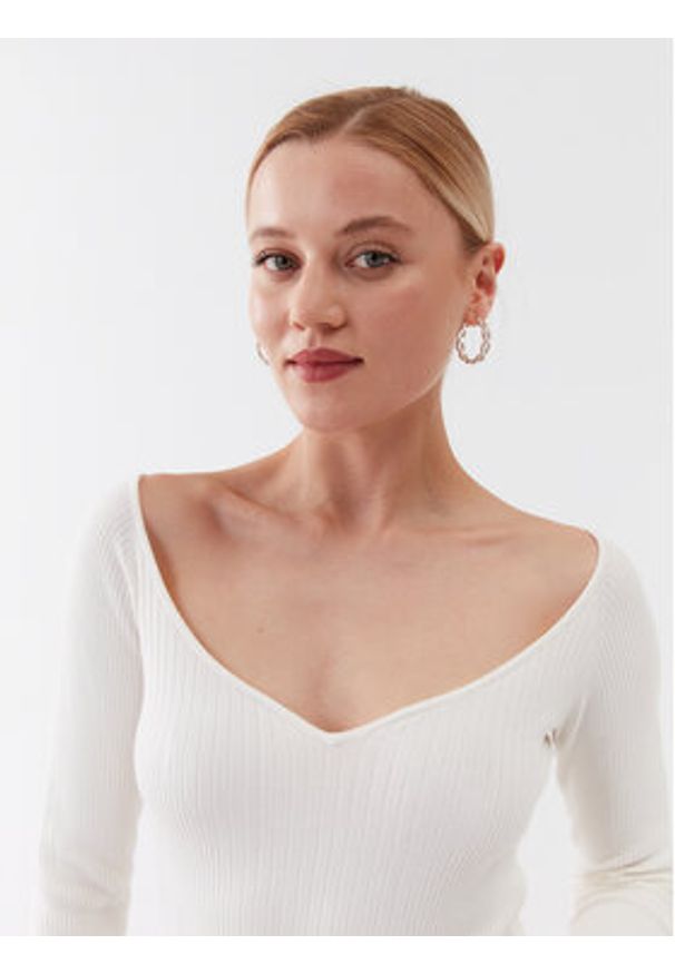 Guess Sweter W3YR25 Z37J2 Biały Slim Fit. Kolor: biały. Materiał: wiskoza