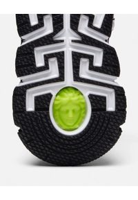 VERSACE - Białe sneakersy z kolorowymi detalami Trigreca. Kolor: biały. Materiał: materiał. Wzór: kolorowy #2