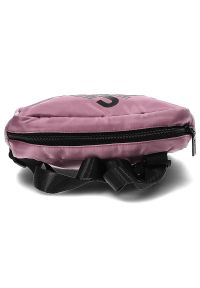 Big Star Accessories - Torba damska Big Star, kosmetyczka wykonana z materiału syntetycznego z nadrukowanym logo na froncie zapinana na zamek błyskawiczny, róż ciemny, II57. Kolor: różowy. Styl: casual, elegancki #3