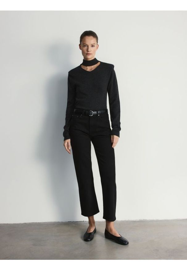 Reserved - Jeansy straight z krótszą nogawką - czarny. Kolor: czarny. Długość: krótkie