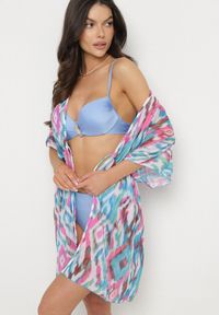 Born2be - Niebiesko-Różowa Narzutka Siateczkowa w Abstrakcyjny Wzór z Wiązaniem Revarella. Okazja: na co dzień. Kolor: niebieski. Styl: casual #7
