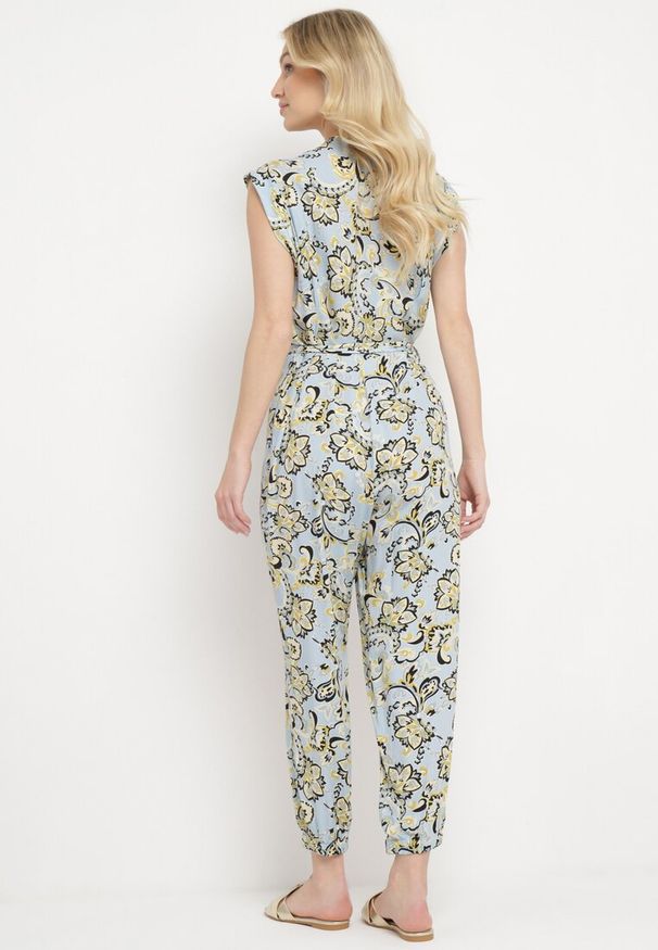 Born2be - Jasnoniebieski Kombinezon Phaeniope. Kolor: niebieski. Materiał: materiał. Długość rękawa: bez rękawów. Długość: długie. Wzór: aplikacja. Sezon: lato