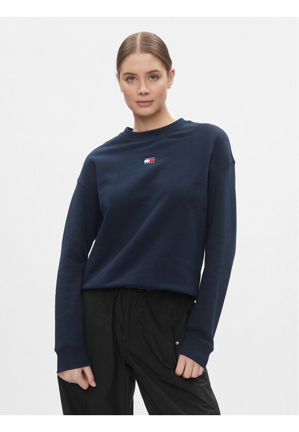 Tommy Jeans Bluza Badge DW0DW17325 Granatowy Boxy Fit. Kolor: niebieski. Materiał: bawełna