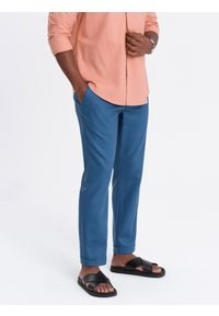 Ombre Clothing - Męskie spodnie podwijane chino z dodatkiem lnu – niebieski denim V5 - Rozmiar: S. Okazja: na co dzień. Kolor: niebieski. Materiał: len, denim. Sezon: lato. Styl: casual #7
