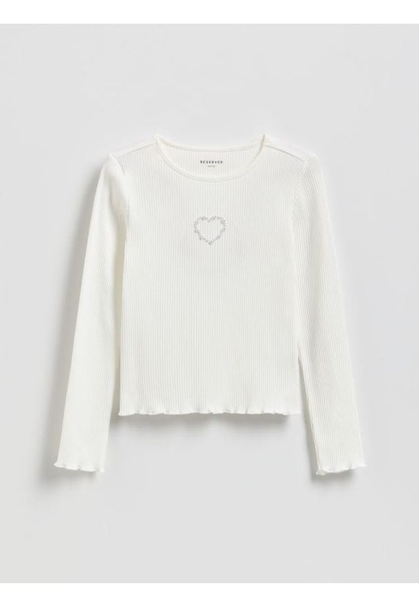 Reserved - Prążkowana koszulka z aplikacją - złamana biel. Materiał: prążkowany. Wzór: aplikacja