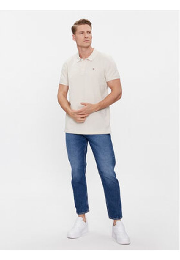 Tommy Jeans Polo DM0DM18312 Beżowy Slim Fit. Typ kołnierza: polo. Kolor: beżowy. Materiał: bawełna