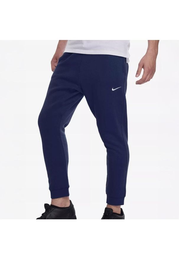 Spodnie Dresowe Męskie Nike Fleece Swoosh. Kolor: niebieski. Materiał: dresówka. Długość: długie