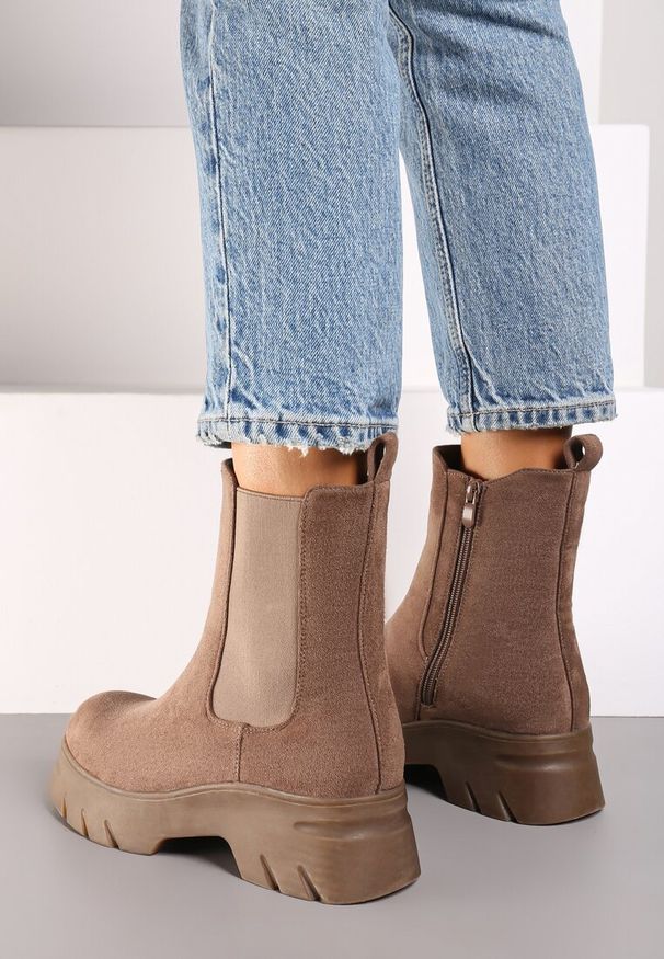 Born2be - Ciemnobeżowe Botki Sztyblety na Grubej Podeszwie z Elastyczną Cholewką Mavirae. Okazja: na co dzień. Kolor: beżowy. Materiał: jeans. Szerokość cholewki: normalna. Styl: elegancki, klasyczny, casual