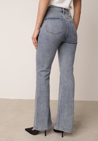 Born2be - Niebieskie Jeansy Dzwony z Bawełną Zapinane na Podwójny Guzik Daphlea. Okazja: na co dzień. Kolor: niebieski. Styl: elegancki, retro, casual #7