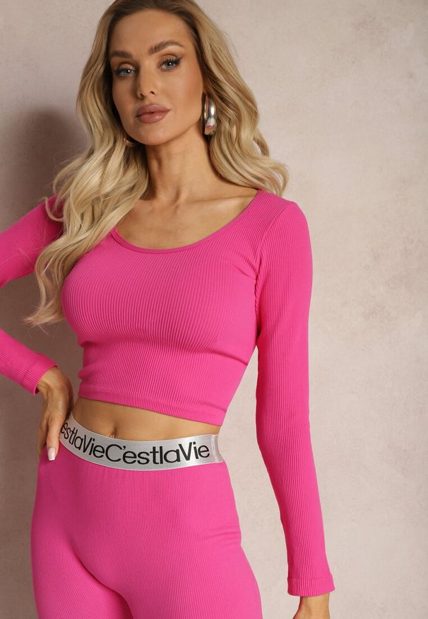 Renee - Fuksjowa Dopasowana Bluzka w Prążki o Krótkim Kroju Elowenia. Kolor: różowy. Długość: krótkie. Wzór: prążki. Styl: sportowy