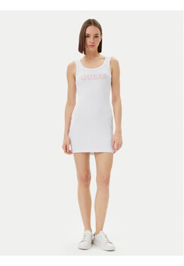 Guess Sukienka codzienna V5GK06 K8RT2 Biały Slim Fit. Okazja: na co dzień. Kolor: biały. Materiał: wiskoza. Typ sukienki: proste. Styl: casual