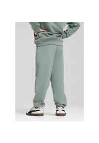 Puma - Dziecięce polarowe spodnie dresowe ESS z logo No. 1 PUMA Green Moon. Okazja: na co dzień. Kolor: zielony. Materiał: dresówka, polar. Wzór: nadruk. Styl: elegancki, casual