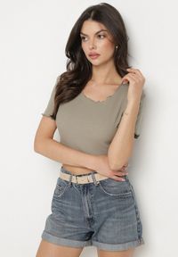 Born2be - Ciemnozielony Prążkowany T-shirt z Bawełną Adlesa. Okazja: na co dzień. Kolor: zielony. Materiał: bawełna, prążkowany. Styl: casual #6