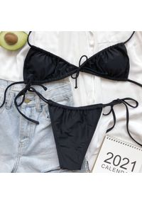 Intica - Bikini wiązane na plażę i do pływania Kamillah. Kolor: czarny. Materiał: materiał
