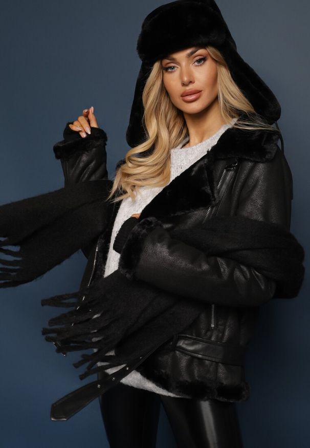 Renee - Czarna Kurtka Biker z Ozdobnym Futerkiem i Paskiem z Klamrą Emaro. Okazja: na co dzień. Kolor: czarny. Materiał: futro. Styl: elegancki, casual, street