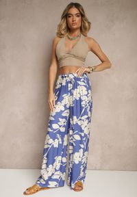 Renee - Niebieskie Szerokie Spodnie z Wiskozy High Waist w Kwiatowy Wzór Elaneora. Okazja: na co dzień. Stan: podwyższony. Kolor: niebieski. Materiał: wiskoza. Wzór: kwiaty. Styl: elegancki, casual #5