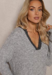 Renee - Szary Sweter z Wełną o Krótkim Kroju z Trójkątnym Dekoltem Savandoria. Kolor: szary. Materiał: wełna. Długość: krótkie. Sezon: zima