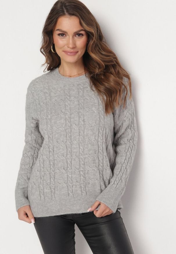 Born2be - Szary Sweter Ozdobiony Klasycznym Splotem Lacemisa. Kolor: szary. Materiał: tkanina, dzianina. Wzór: aplikacja, ze splotem. Styl: klasyczny