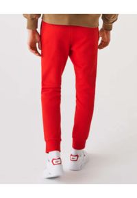 Lacoste - LACOSTE - Czerwone spodnie dresowe Sport Tennis. Kolor: czerwony. Materiał: dresówka. Wzór: haft, aplikacja #2