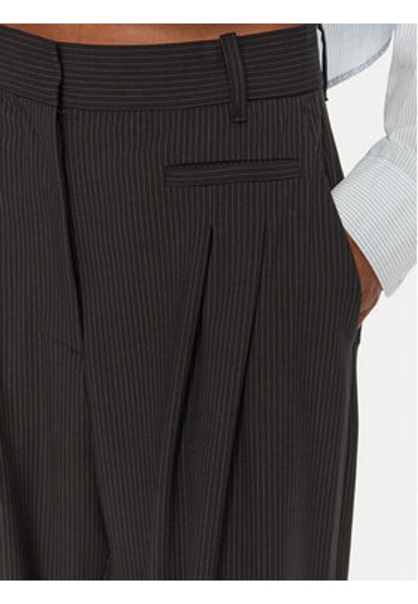 Munthe Spodnie materiałowe 244141624412 Czarny Regular Fit. Kolor: czarny. Materiał: syntetyk