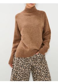 Sinsay - Sweter ze stójką - brązowy. Typ kołnierza: kołnierzyk stójkowy. Kolor: brązowy