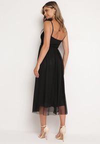 Born2be - Czarna Sukienka na Ramiączkach z Gumką w Talii i Falbanką Watalia. Okazja: na imprezę. Kolor: czarny. Materiał: materiał. Długość rękawa: na ramiączkach. Sezon: lato #3