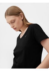 4f - T-shirt regular gładki damski. Kolor: czarny. Materiał: bawełna. Wzór: gładki #2
