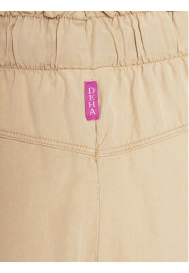 Deha Spodnie dresowe A00667 Beżowy Regular Fit. Kolor: beżowy. Materiał: lyocell